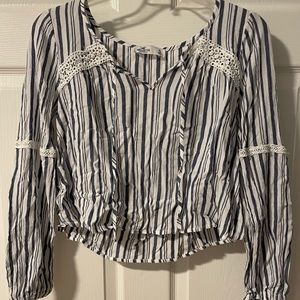 HOLLISTER WHITE AND BLUE STRIPED BLOUSE SIZE SMALL